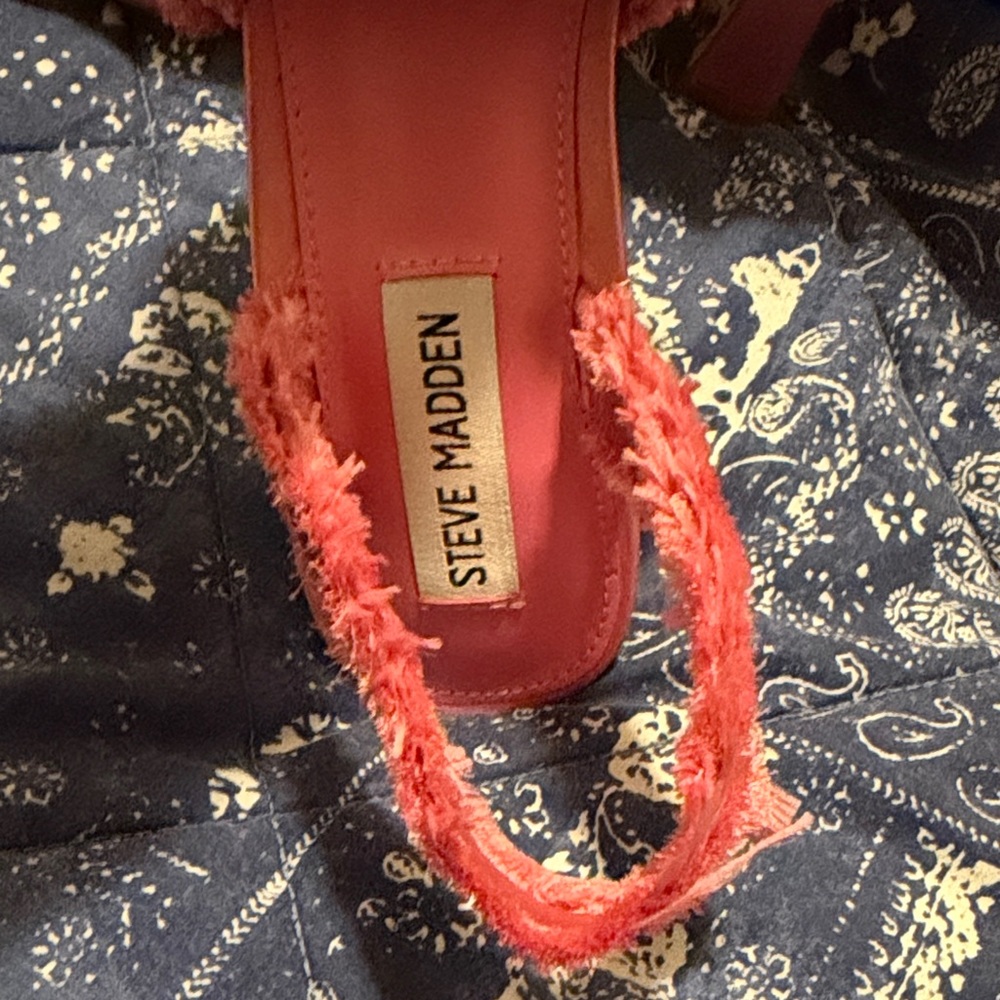 Steve Madden Women's Larysa Satin Frayed Slingback Pumps - Picture 5 of 7